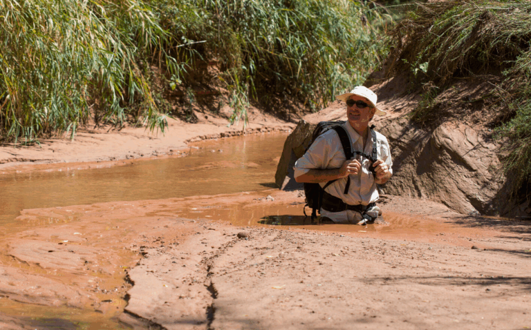 Man fast i kvicksand.