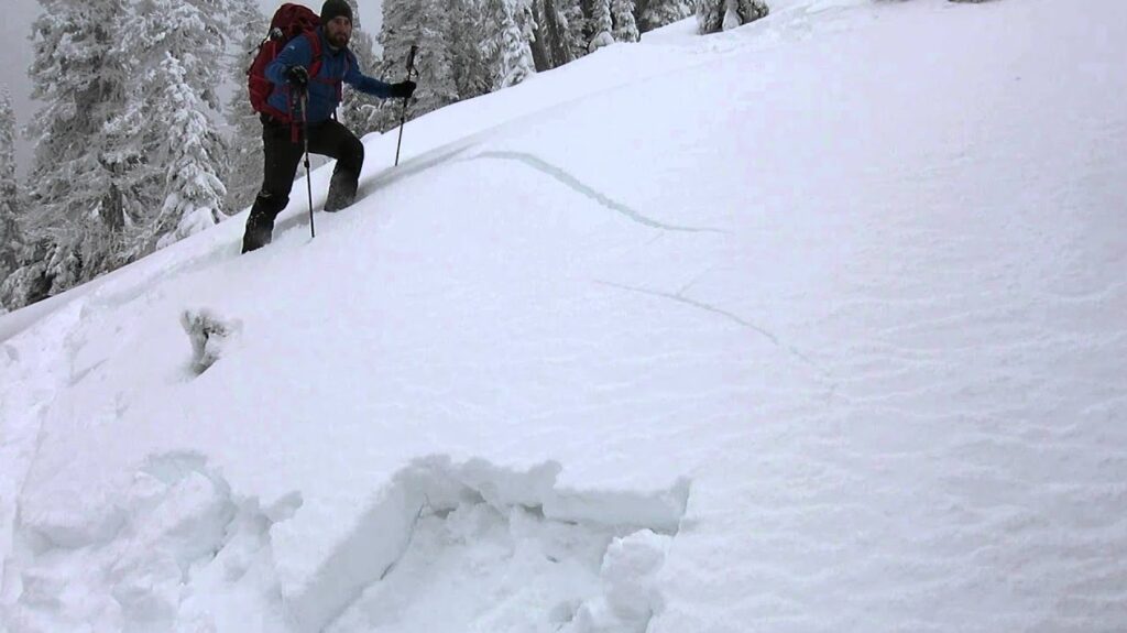 Snön brister, början på lavin.