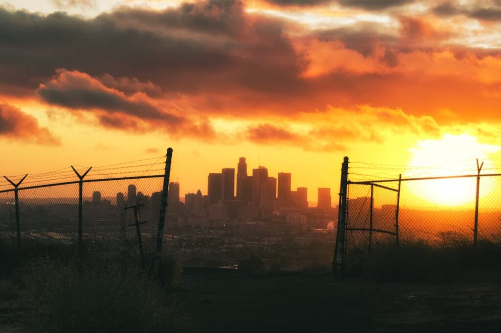 Lämna staden bakom dig vid gryning.